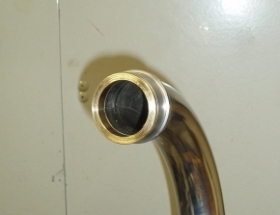 Le tube avec une bague simple monte